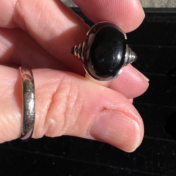 Sterling Silver with Black Onyx Stone - great condition - Size 7 - Picture 2 of 4
